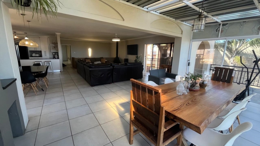 5 Bedroom Property for Sale in Wavecrest Eastern Cape